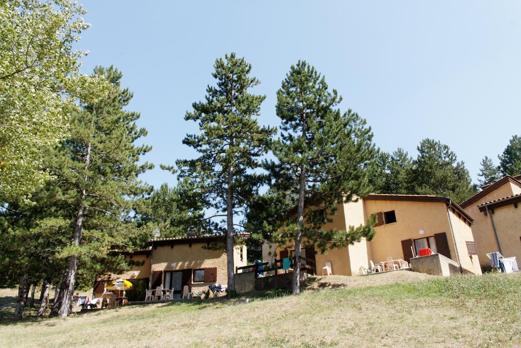 Vvf Drome Provence Hotel Montbrun-les-Bains Buitenkant foto