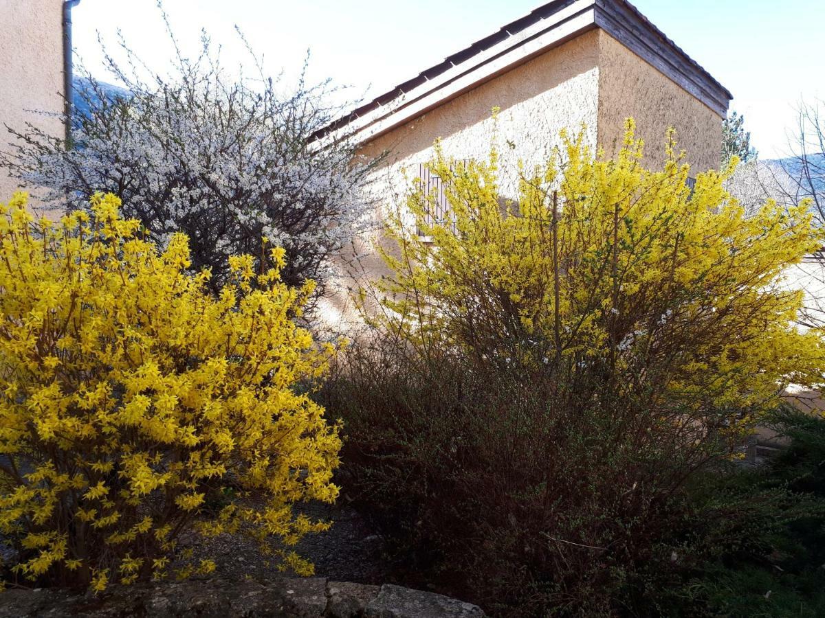 Vvf Drome Provence Hotel Montbrun-les-Bains Buitenkant foto