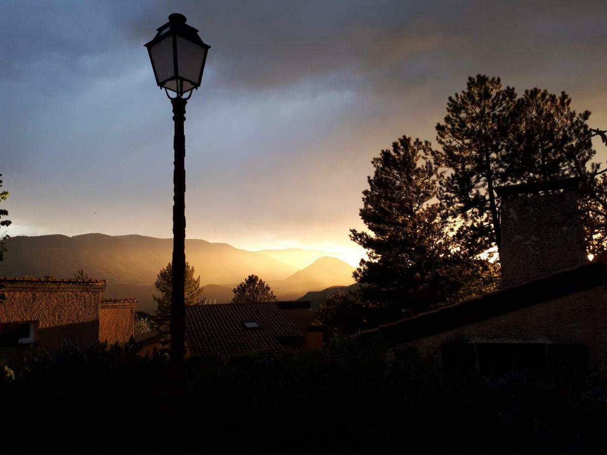 Vvf Drome Provence Hotel Montbrun-les-Bains Buitenkant foto