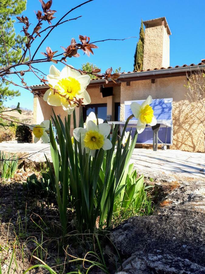 Vvf Drome Provence Hotel Montbrun-les-Bains Buitenkant foto